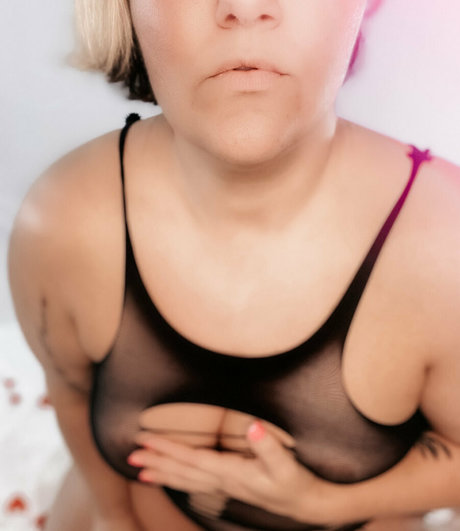 rousse aux gros seins onlyfans xxx magnifique img