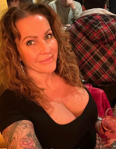 Laura Orsolya actrice de nus photos