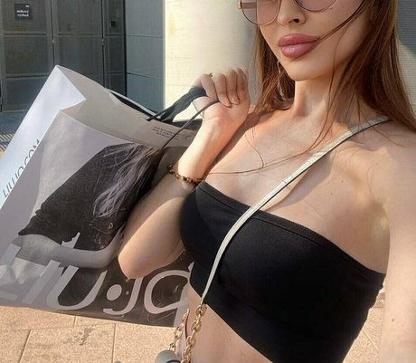 dommy nika étoile nue photo