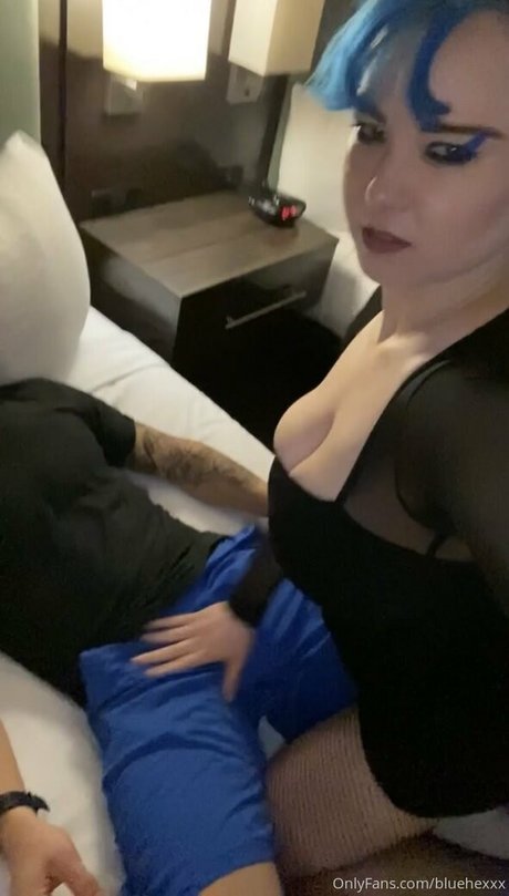 TheBlueHexxx étoile nue photos