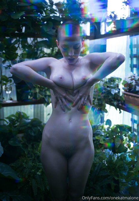 pom-pom girl nue onlyfans beaux nus img