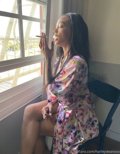 milf aux cheveux noirs onlyfans sympa pornographique des photos