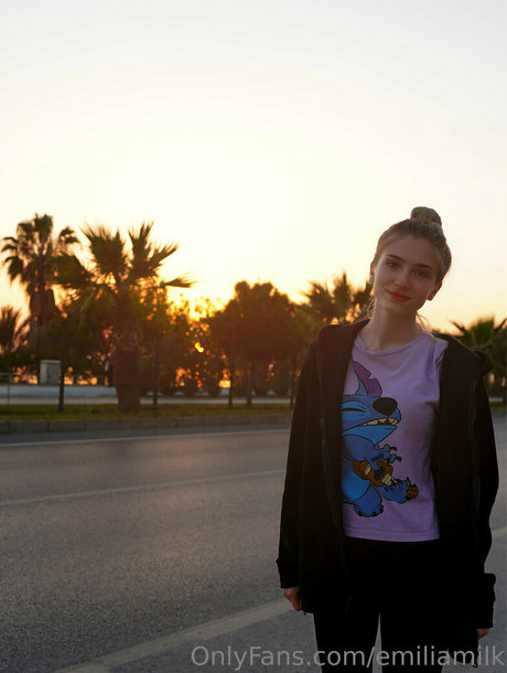 Emilia Milk star pornographique archive