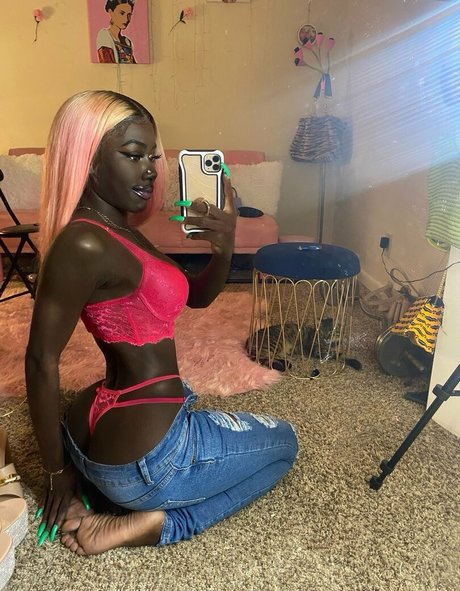 Lazelle Doll nus étoiles images