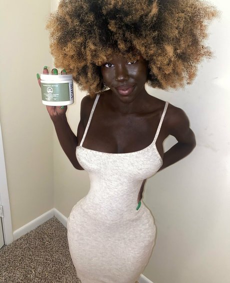 milf aux cheveux noirs onlyfans porno érotique des photos