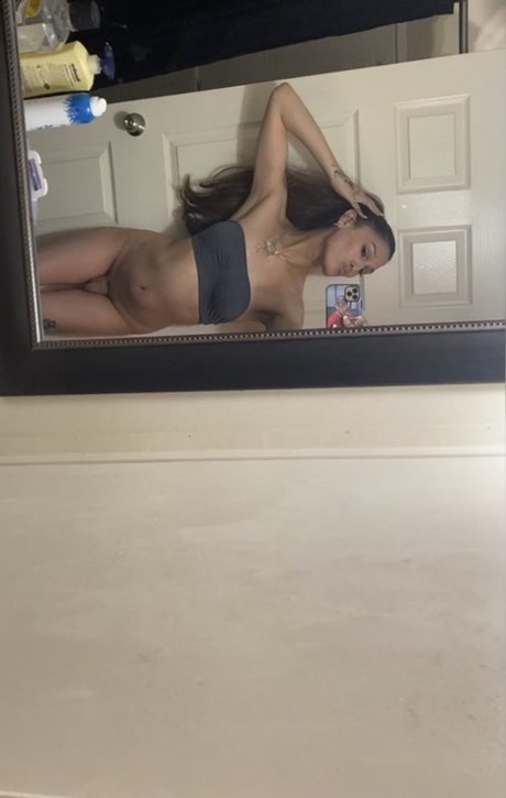 Tiffany Botello actrice sexy photos