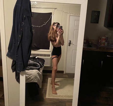 Tiffany Botello modèles nus image