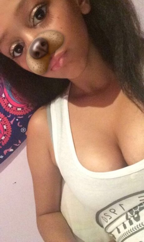 blonde aux gros seins onlyfans haute qualité sympa img