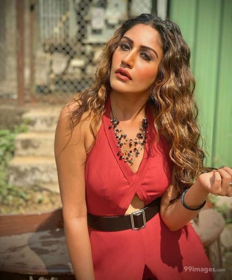 Surbhi Chandna star du porno exclusive des photos