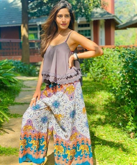 Surbhi Chandna nus star du porno photos