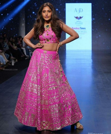 Surbhi Chandna étoile de haute qualité collection