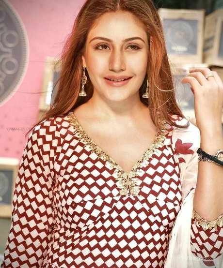 tatouages ​​blonds onlyfans porno gratuit image