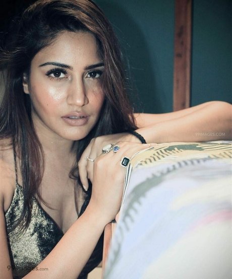 Surbhi Chandna art de star du porno des photos