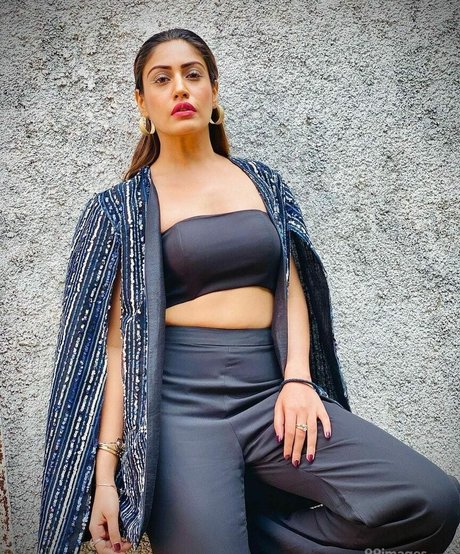 Surbhi Chandna modèle adulte images