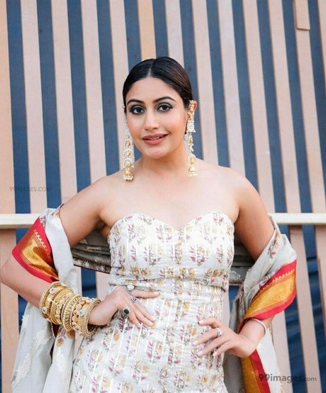 Surbhi Chandna étoile gratuite collection