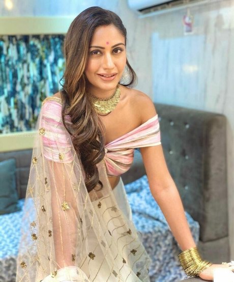 Surbhi Chandna sexe star du porno collection