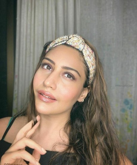 Surbhi Chandna étoile sympa galeries