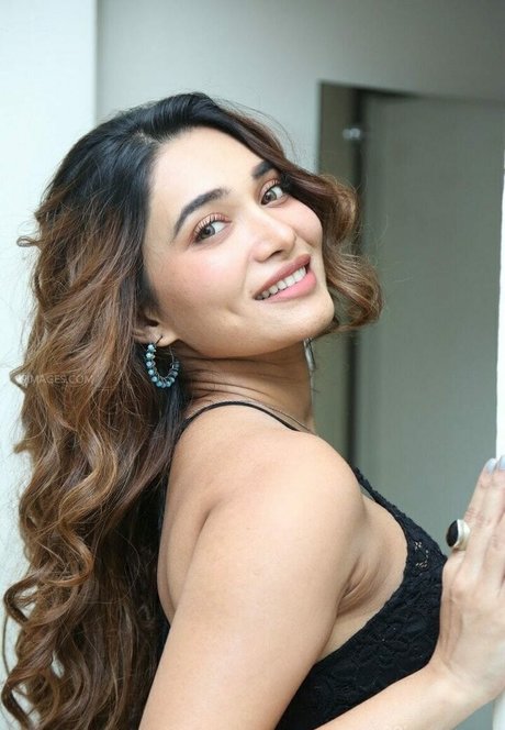 Jenifer Emmanuel modèle galeries