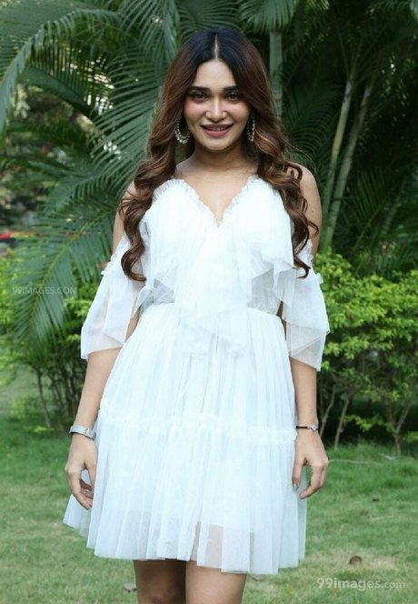 Jenifer Emmanuel nus de stars du porno images