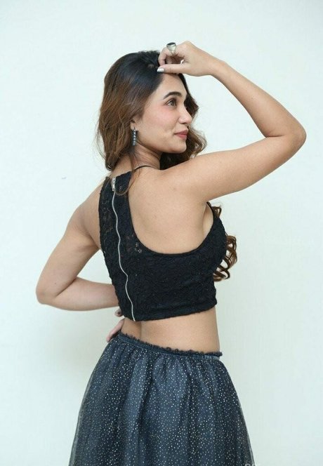 Jenifer Emmanuel étoile sexy galerie