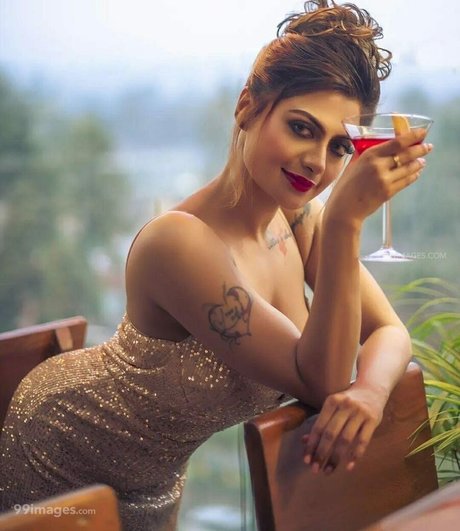 Suhaani Laskar haut de star du porno image