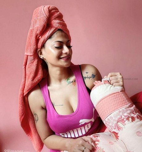 Suhaani Laskar actrice chaude des photos