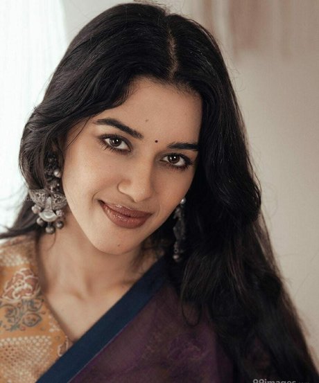 Mirnalini Ravi modèle xxx img