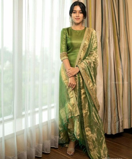 Mirnalini Ravi étoile gratuite galeries