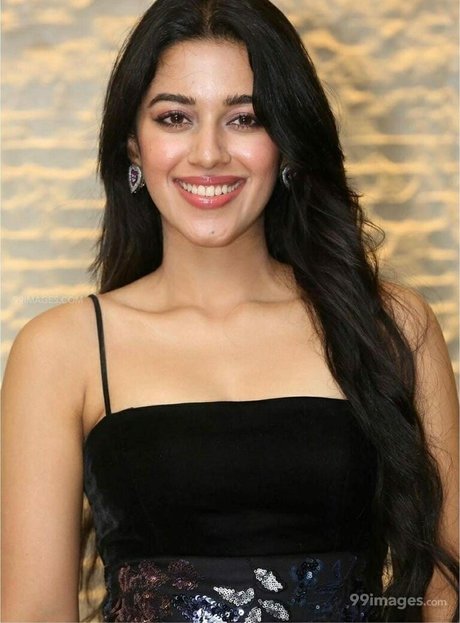 Mirnalini Ravi modèle sexy photo