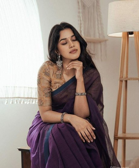 Mirnalini Ravi star pornographique photo