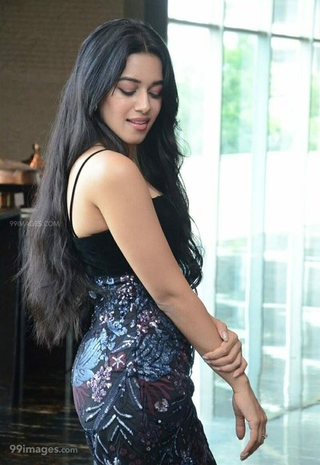 Mirnalini Ravi xxx star du porno galeries