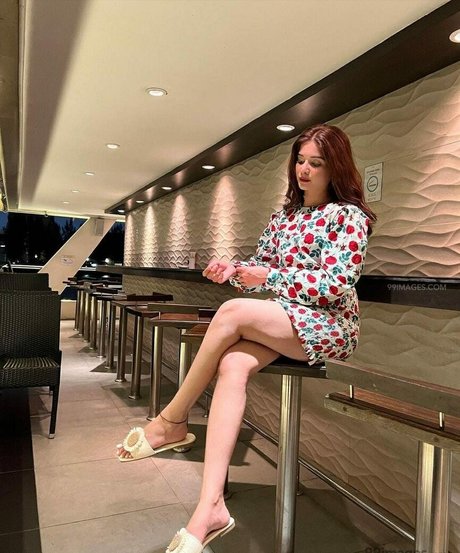 Bhavika Sharma star du porno gratuite photo