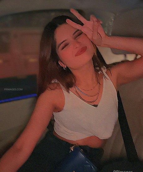 Bhavika Sharma modèle chaud des photos