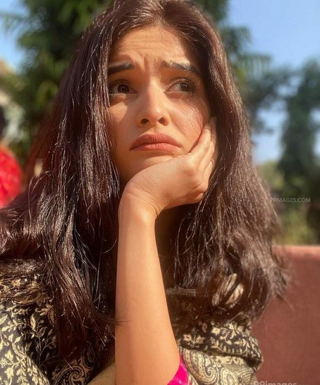 Bhavika Sharma joli modèle collection