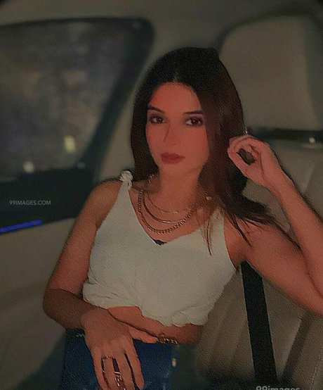 Bhavika Sharma jolie étoile des photos