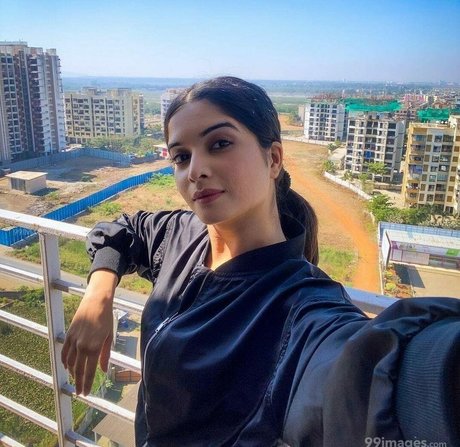 Bhavika Sharma actrice porno img