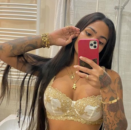 Krissttal Ruizz modèle parfait images