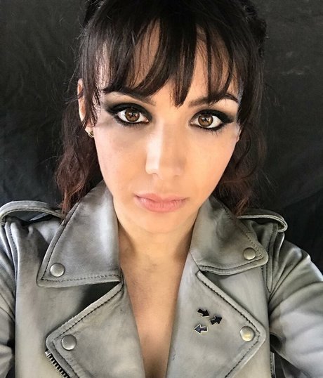 Hannah Marks actrice nue collection