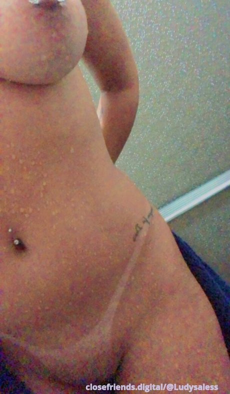 Ludysaless star du porno érotique photo