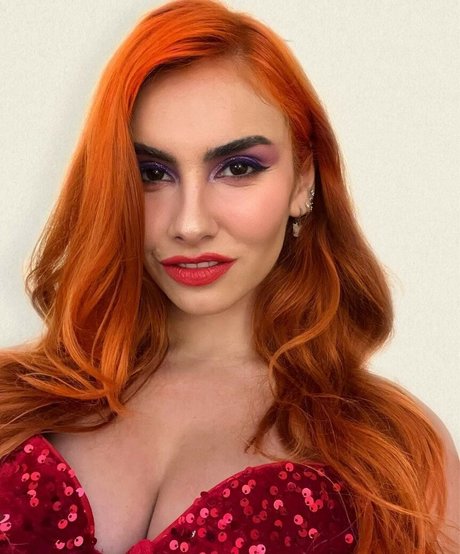 Alicia Atout star du porno gratuite collection