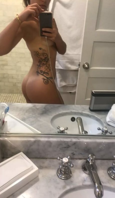 Olympia Valance star du porno exclusive photo