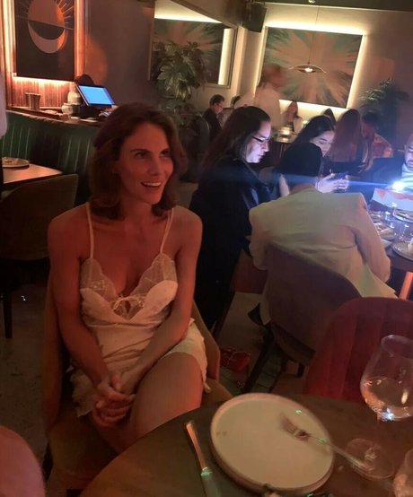 Andja Lorein modèles nus image