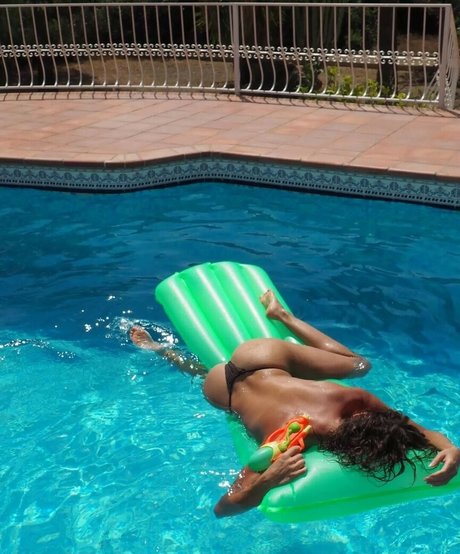 Andja Lorein star du porno en haute qualité archive