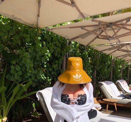 ueleelee actrice érotique des photos