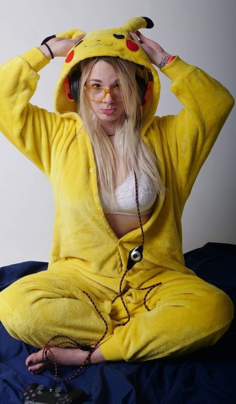 LuxirlUwU actrice nue des photos