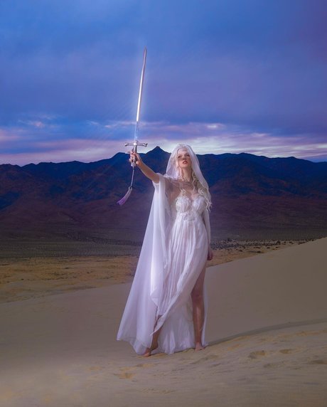 Emma Karla Peet top star image