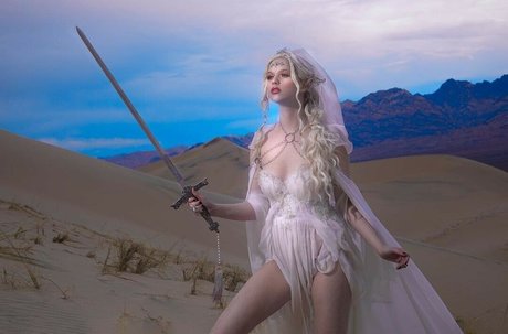 Emma Karla Peet modèle érotique galeries