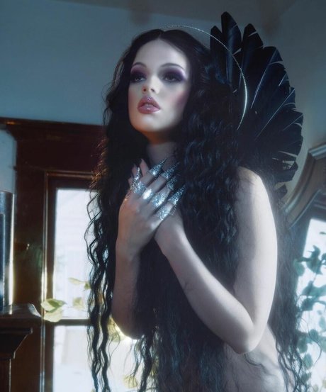 Emma Karla Peet star du porno nue photo