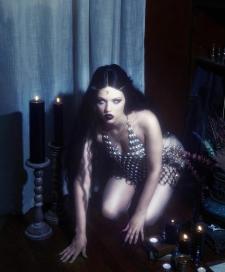 Emma Karla Peet modèle gratuit image