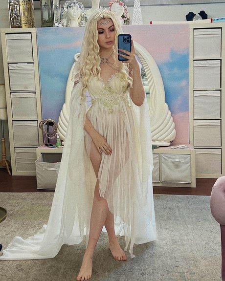 Emma Karla Peet modèle de sexe galeries